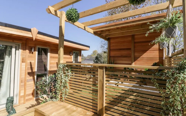 24 Meadow Retreat
