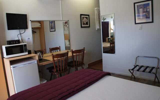 Ayrline Motel