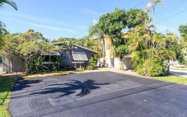 Tropical Peacock Villa with big backyard