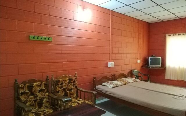 Iroomz Savitri Guest House