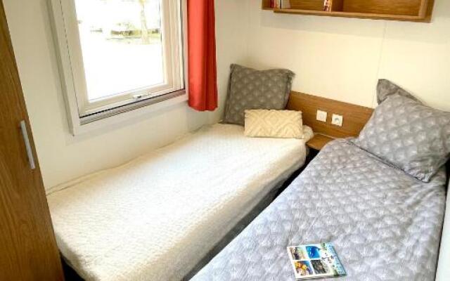 Mobil-home tout beau tout neuf, camping 4*, plage à pied !