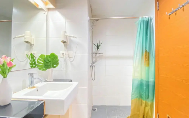 Homey Studio Apartment at Beverly Dago