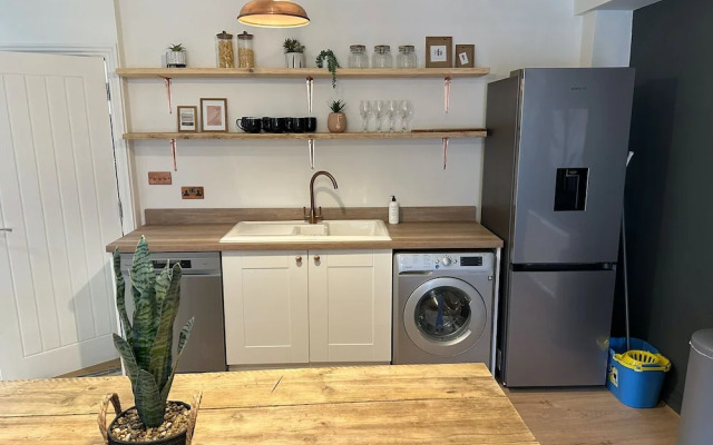 Cotswolds Large 4 Bed House Parking-Wifi