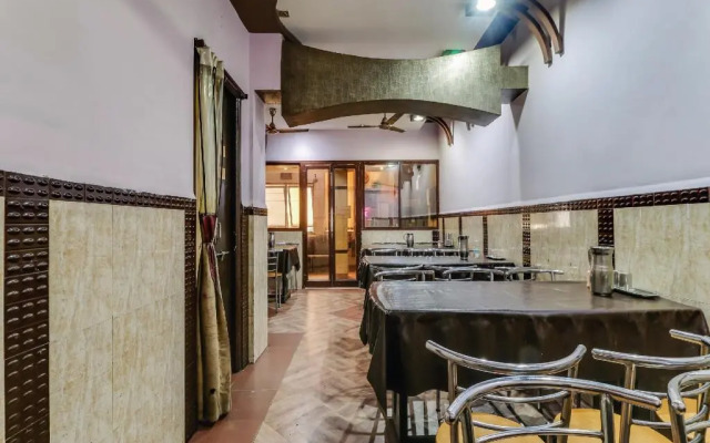 Spot On 46032 Hotel Laxmi Narayan