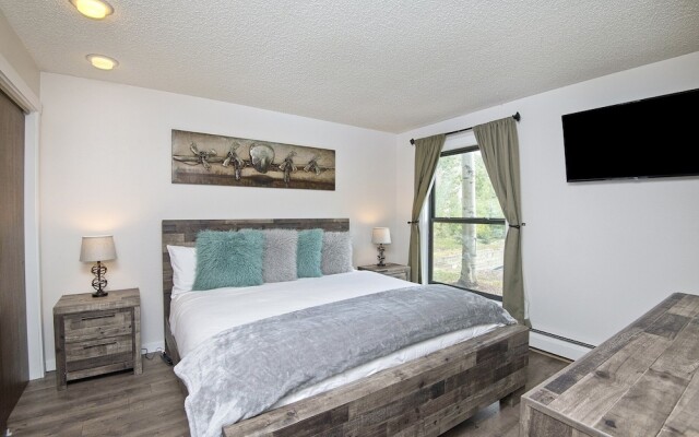 Breakaway West #212 2 Bedroom Condo by RedAwning