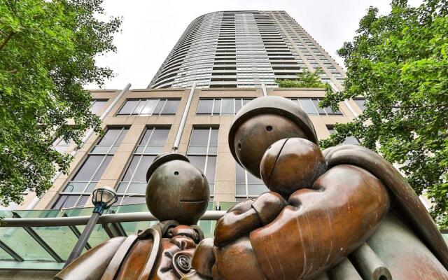 Lively Urban Condo in Old Toronto