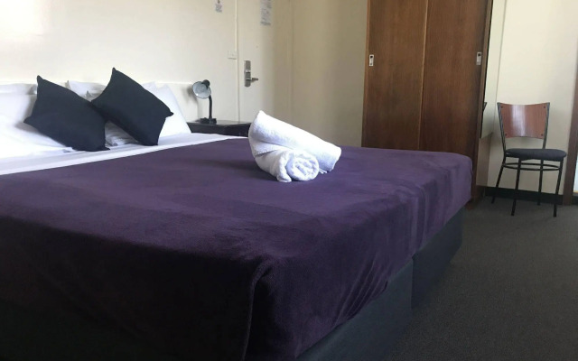 Welcome Stranger Hotel