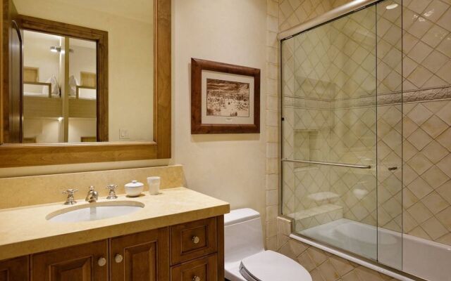 Fox Crossing Luxury Home