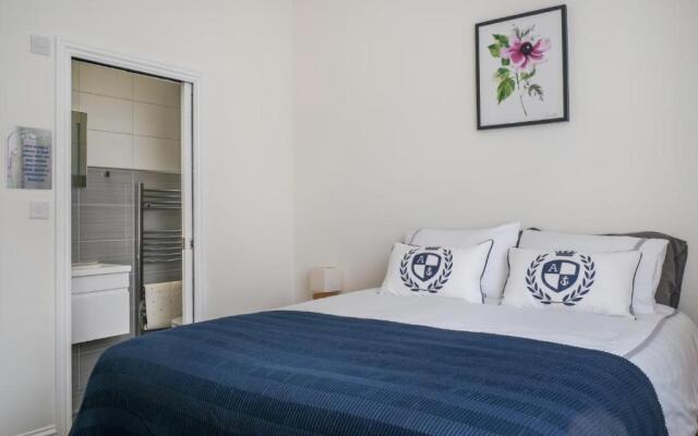 6 Blue Bridge Luxury Apartment