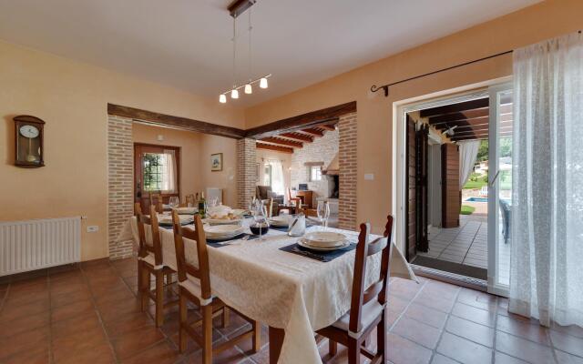 Lipa in Krnica with 4 bedrooms and 3 bathrooms