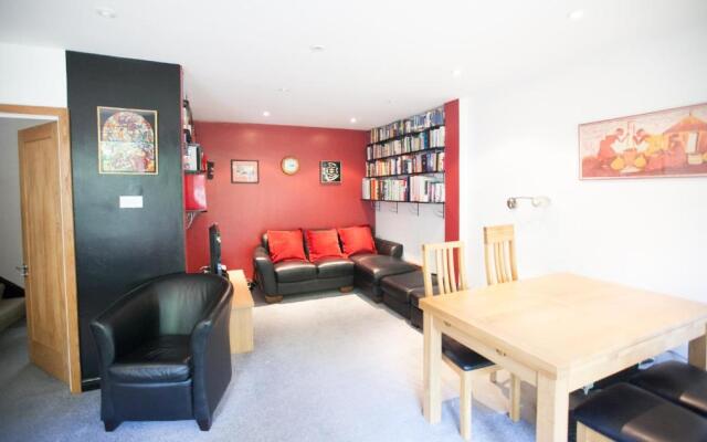 Honest University Apartment 2