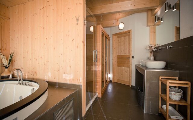 Peaceful Chalet in Turracherhöhe with Indoor Hot Tub