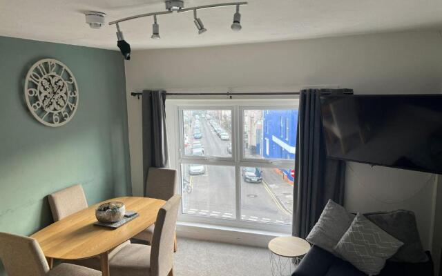 Topzy-Turvy - 1 Bedroom Apartment