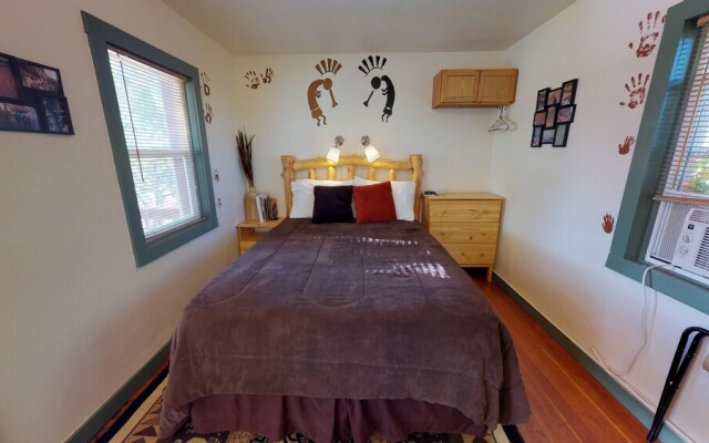 The Cozy Kokopelli Studio Cabin