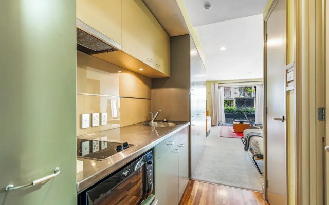 Spacious Viaduct Studio + Free Parking!