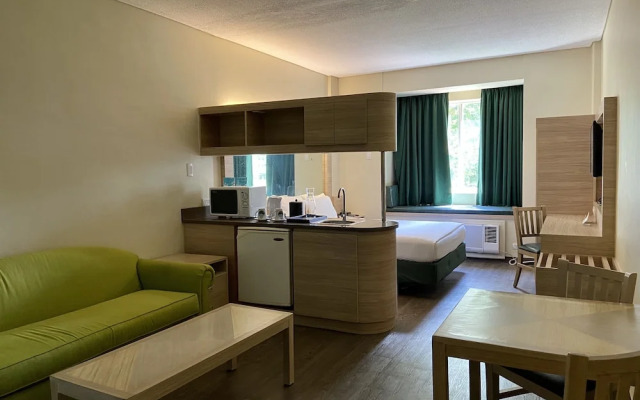 Microtel Inn & Suites Luisita-tarlac