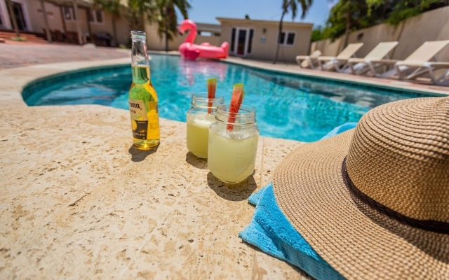 Large Pool Villa, Sleeps 18! BBQ 1mile to Beach!