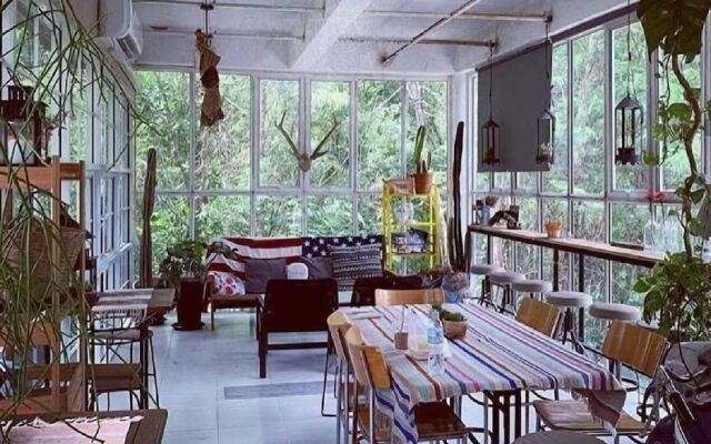 Rewild Camp And Cafe