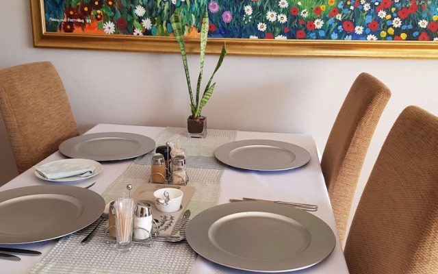 Aandbloem Guest House