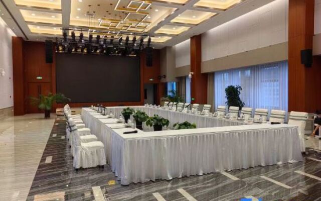 Yatai Conference Center Hotel