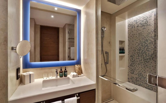 Tumbi Hotel Dubai The Palm, Tapestry Collection by Hilton	