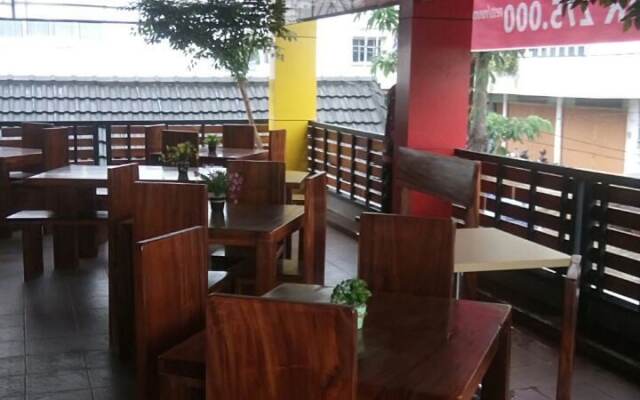 JAV Front One Hotel Lahat