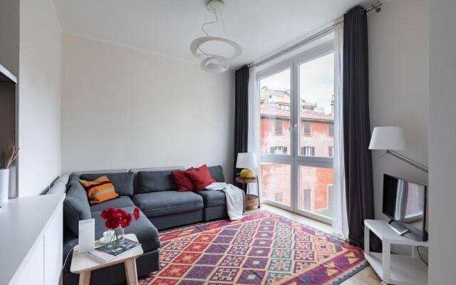 Quiet apartment with balcony at the Trevi Fountain