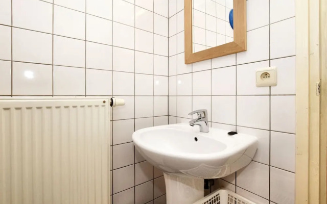 Pleasing Holiday Home in Richelle With Garden, Terrace, BBQ