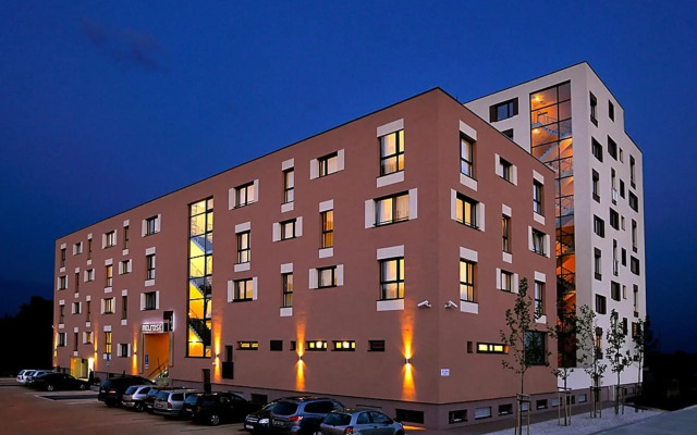 Melrose Apartments 2
