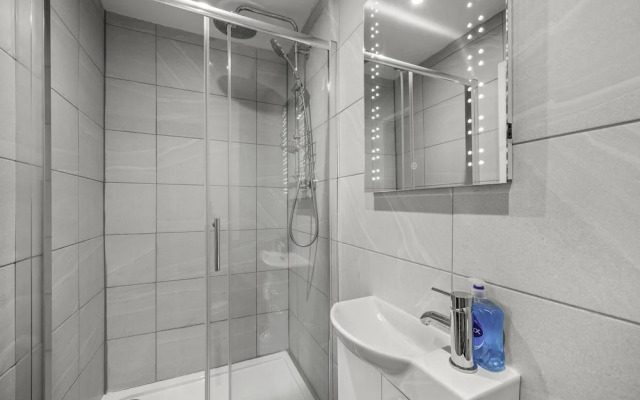 Sunset Townhouse With Free Parking