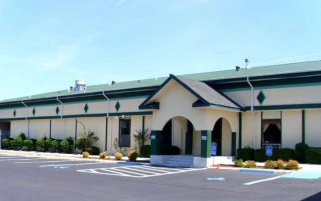 Super Inn & Suites by OYO Milledgeville