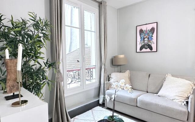 827 - Champ de Mars - Appartement parisien
