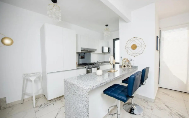 Charming & Comfortable House, 15 min to Downtown