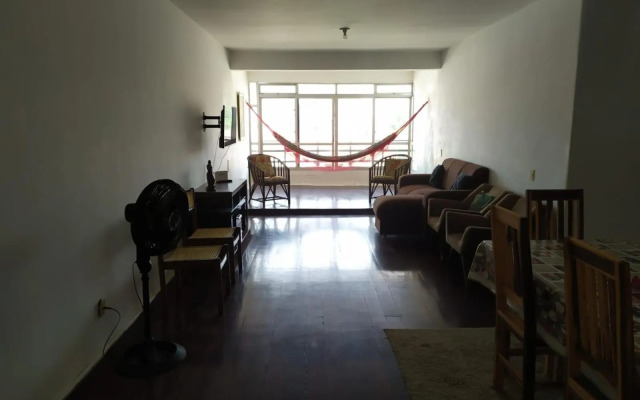 Espaçoso Apartamento na Praia do Futuro c/ 3 Qts.