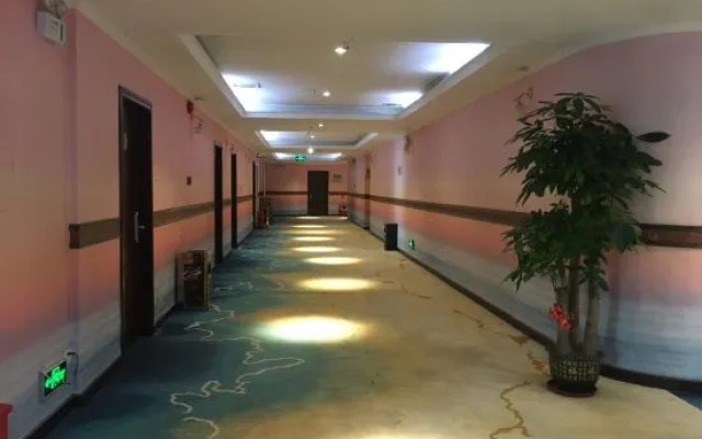 Jinhuang Theme Hotel