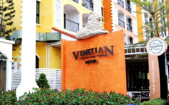 Three Bears, Thailand Pattaya Venetian Apartment