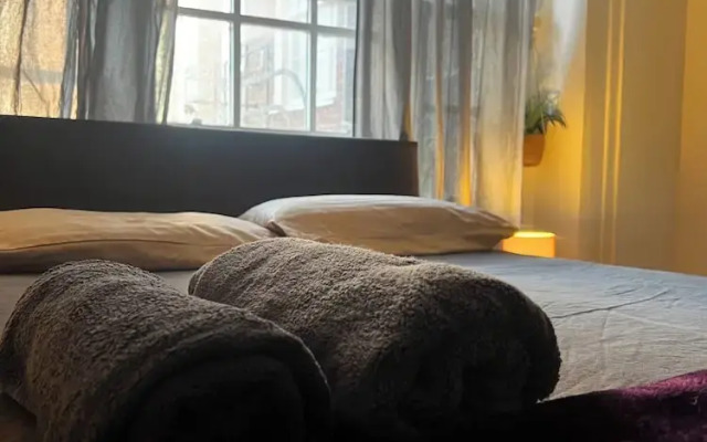 Marble Arch Chic Apartment With Air Conditioner