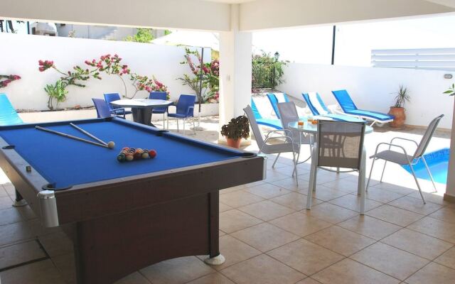 Villa Only 50m To The Sea, Sleeps 12, Polis