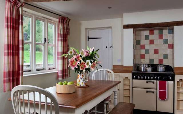 Luxurious Holiday Home in Crickhowell Garden