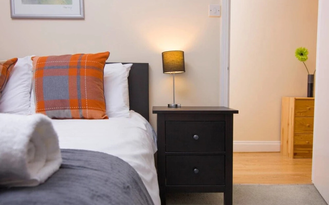 Bright top Floor one bed apt in Southville