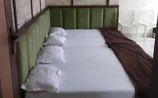 Hotel SR Siddhivinayak