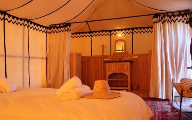 Dune Luxury Camp