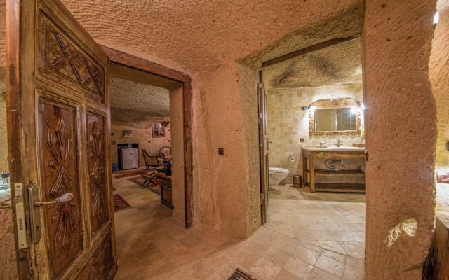 Shiraz Cave Cappadocia