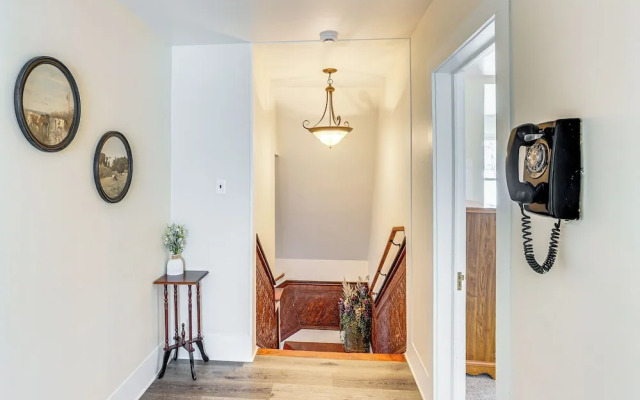 Patio & Mountain Views: Farmhouse in Mancos!