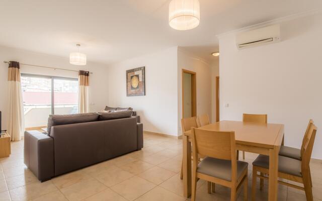 B08 - Central 2 Bed with Spa and Pool