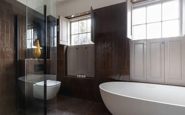 New Kent Road by Onefinestay