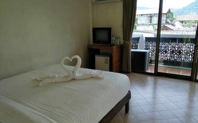 Holiday Park Hotel