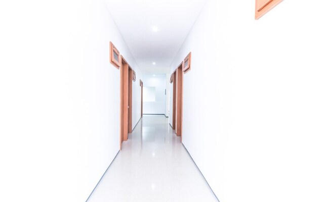 OYO 506 Moes Residence