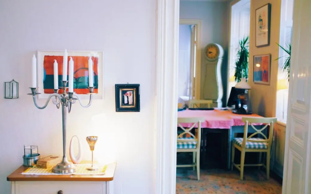 Beautiful, Artistic, Heirloom Apartment