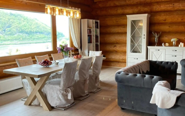 Traumhaftes Blockhaus am Rhein